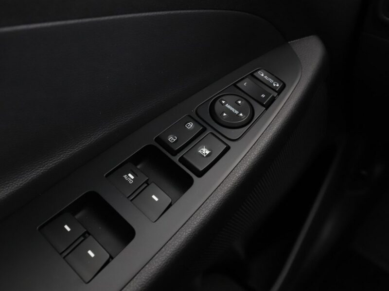 Hyundai Tucson navi klima auto grzane fotele i kierownica kamera i czujniki parkowani III (2015-2020)