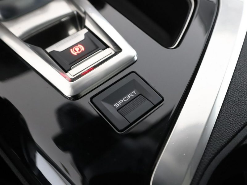 Peugeot 3008 Allure automat panorama navi virtual kamera tempomat LED II (2016-)