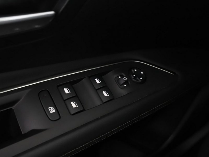Peugeot 3008 Allure automat panorama navi virtual kamera tempomat LED II (2016-)