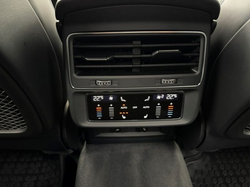 Audi Q7 Salon Polska - Bezwypadkowy - Gwarancja 12 miesięcy - 7 osobowy III (2015-)
