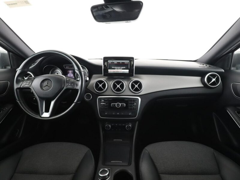 Mercedes GLA 200 Automat Bi-Xenon PDC Klima auto Grzane fotele