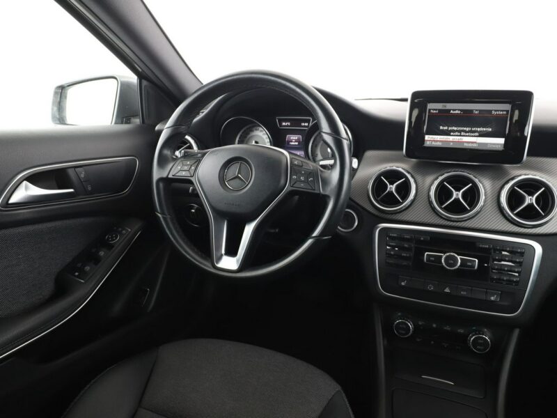 Mercedes GLA 200 Automat Bi-Xenon PDC Klima auto Grzane fotele