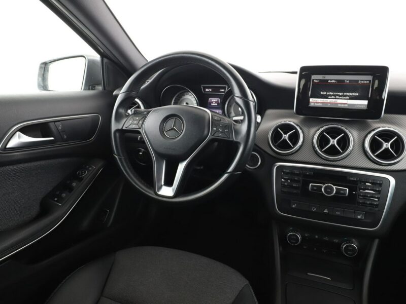 Mercedes GLA 200 Automat Bi-Xenon PDC Klima auto Grzane fotele