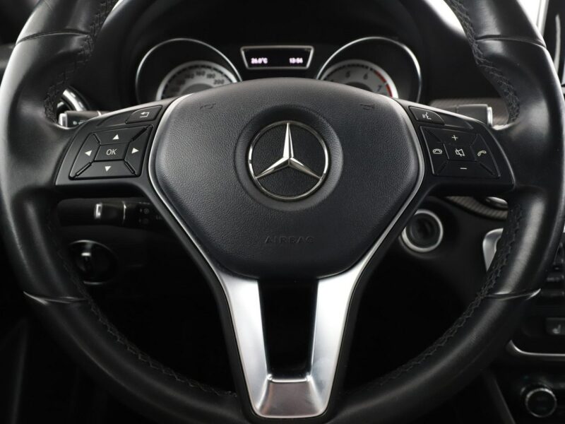 Mercedes GLA 200 Automat Bi-Xenon PDC Klima auto Grzane fotele