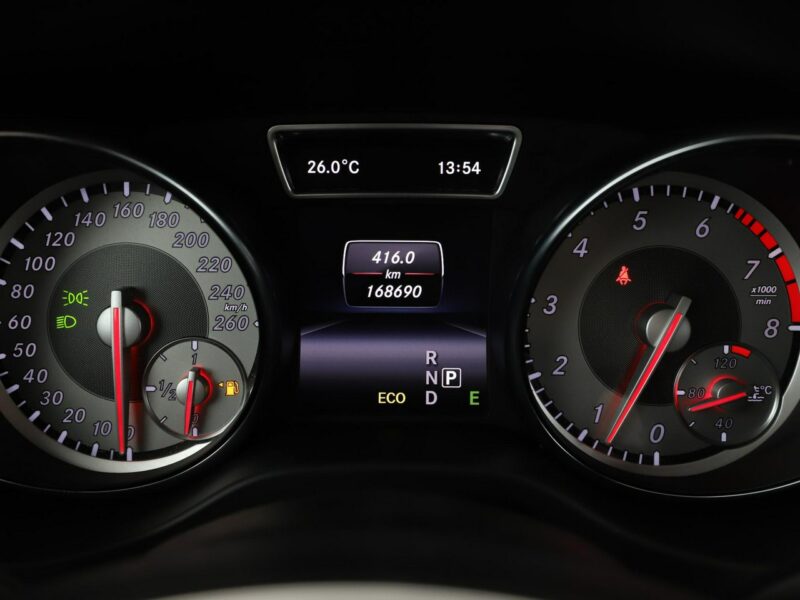 Mercedes GLA 200 Automat Bi-Xenon PDC Klima auto Grzane fotele