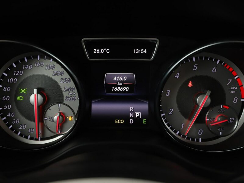 Mercedes GLA 200 Automat Bi-Xenon PDC Klima auto Grzane fotele