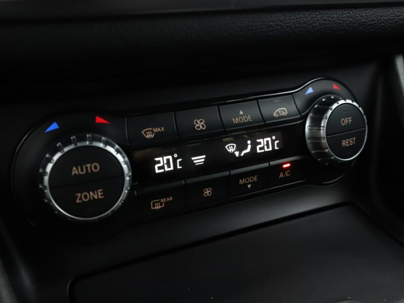 Mercedes GLA 200 Automat Bi-Xenon PDC Klima auto Grzane fotele