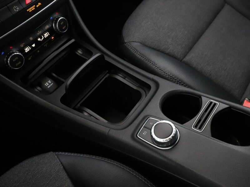 Mercedes GLA 200 Automat Bi-Xenon PDC Klima auto Grzane fotele
