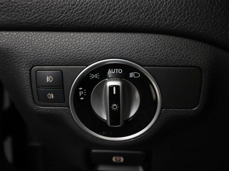 Mercedes GLA 200 Automat Bi-Xenon PDC Klima auto Grzane fotele