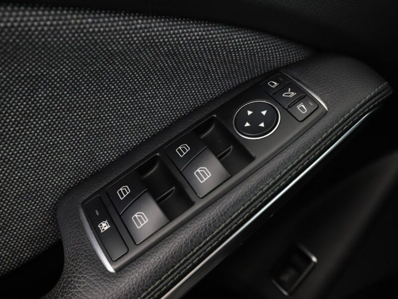 Mercedes GLA 200 Automat Bi-Xenon PDC Klima auto Grzane fotele