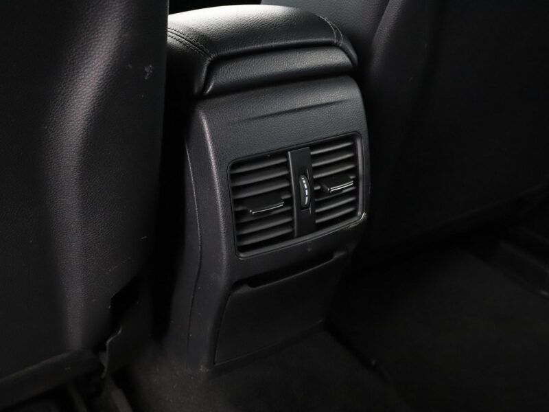 Mercedes GLA 200 Automat Bi-Xenon PDC Klima auto Grzane fotele
