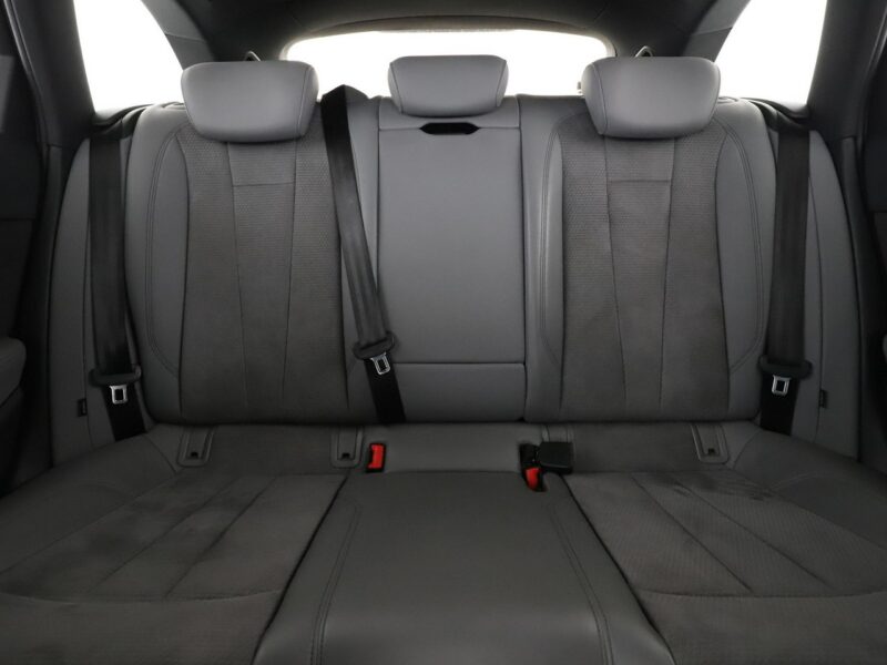 Audi A4 S-tronic quattro S-Line navi grzane fotele ACC LED kamera alcantara B9 (2015-)
