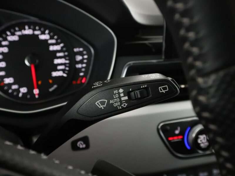 Audi A4 S-tronic quattro S-Line navi grzane fotele ACC LED kamera alcantara B9 (2015-)