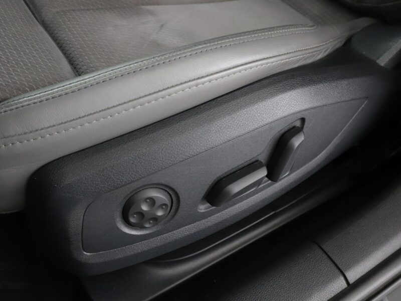 Audi A4 S-tronic quattro S-Line navi grzane fotele ACC LED kamera alcantara B9 (2015-)