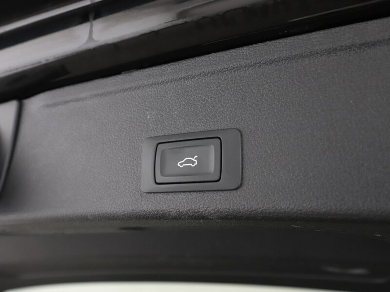 Audi A4 S-tronic quattro S-Line navi grzane fotele ACC LED kamera alcantara B9 (2015-)