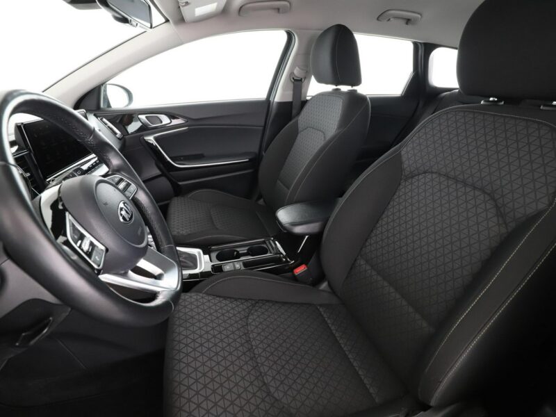 Kia Cee'd FV23% PHEV navi klima auto kamera i czujniki parkowania grzane fotele III (2018-)