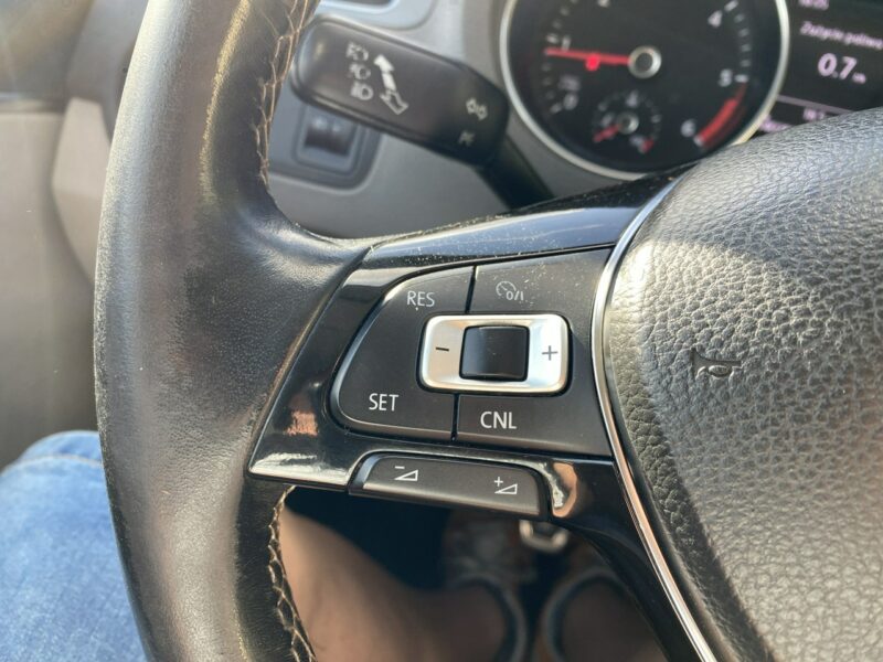 Volkswagen Polo 1,4 TDI, tempomat, dotykowe radio, czujniki przód i tył, opony wielos. V (2009-2017)
