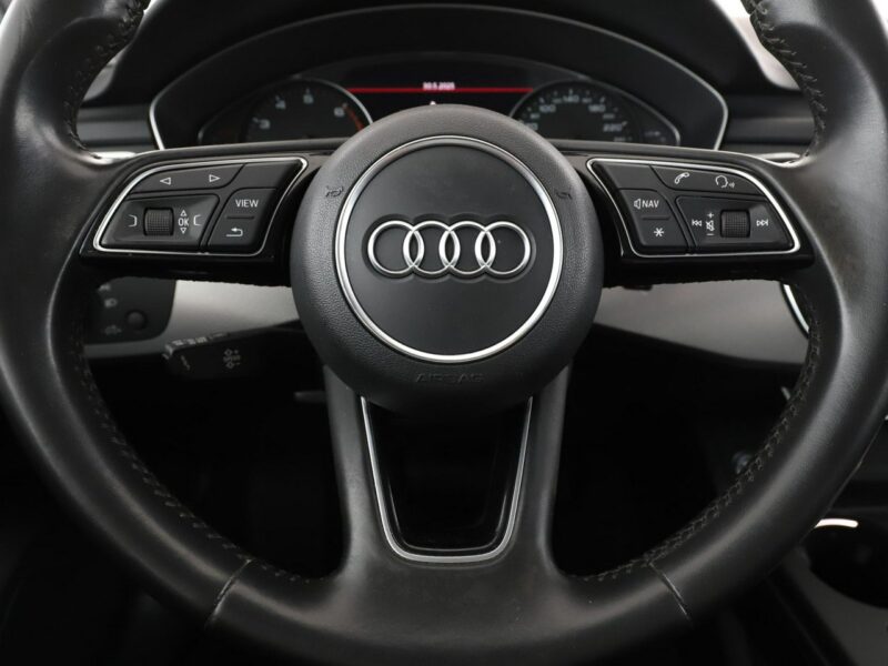 Audi A4 FV23% xenon S-tronic navi grzane fotele czujniki parkowania B9 (2015-)