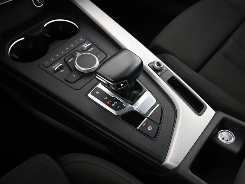 Audi A4 FV23% xenon S-tronic navi grzane fotele czujniki parkowania B9 (2015-)