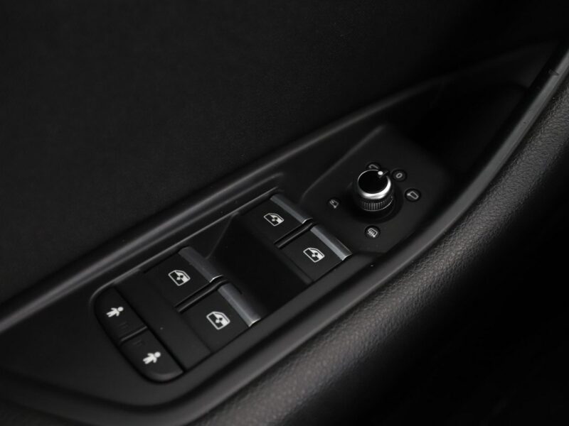 Audi A4 FV23% xenon S-tronic navi grzane fotele czujniki parkowania B9 (2015-)