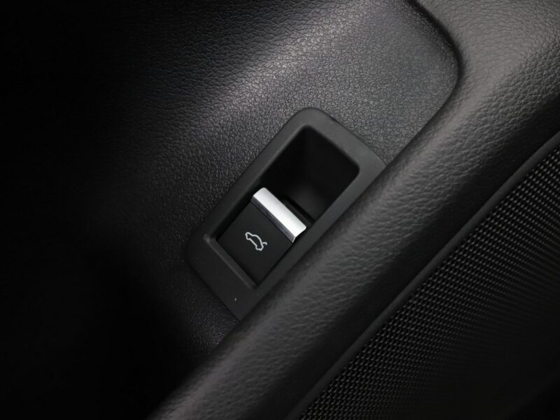 Audi A4 FV23% xenon S-tronic navi grzane fotele czujniki parkowania B9 (2015-)