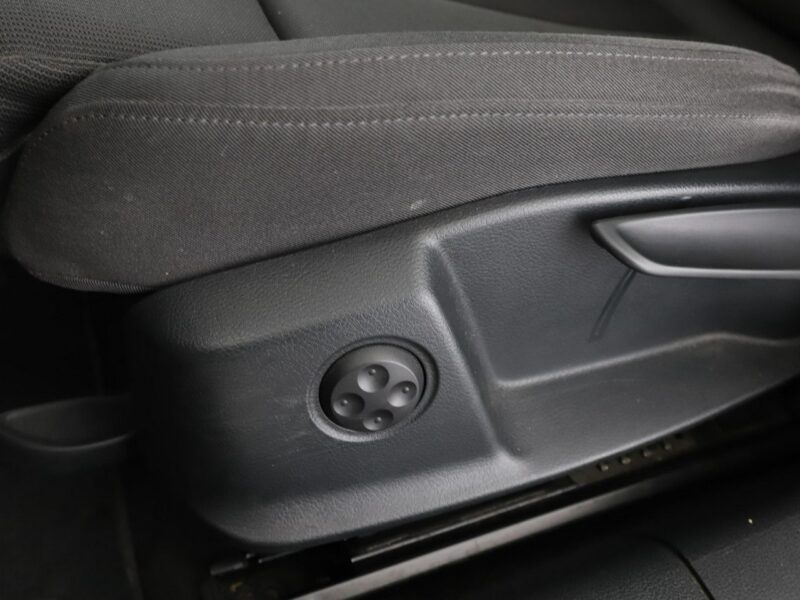 Audi A4 FV23% xenon S-tronic navi grzane fotele czujniki parkowania B9 (2015-)