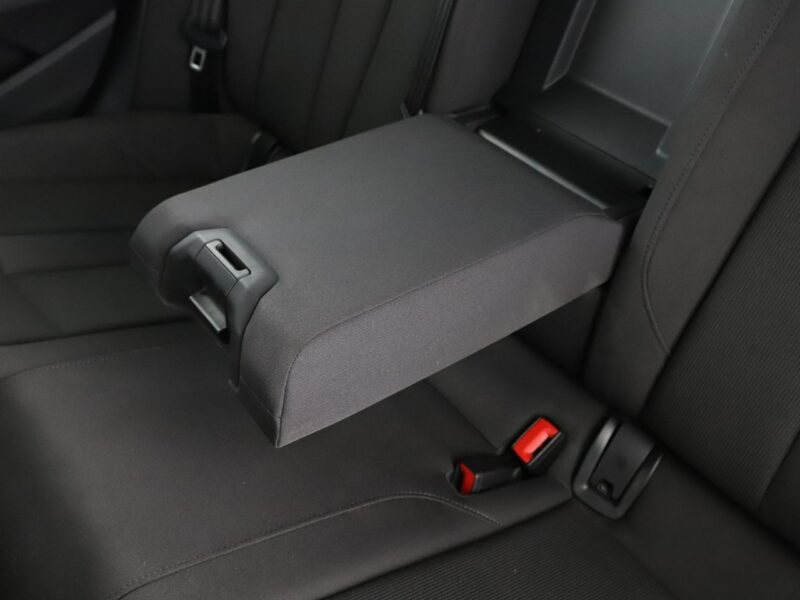Audi A4 FV23% xenon S-tronic navi grzane fotele czujniki parkowania B9 (2015-)