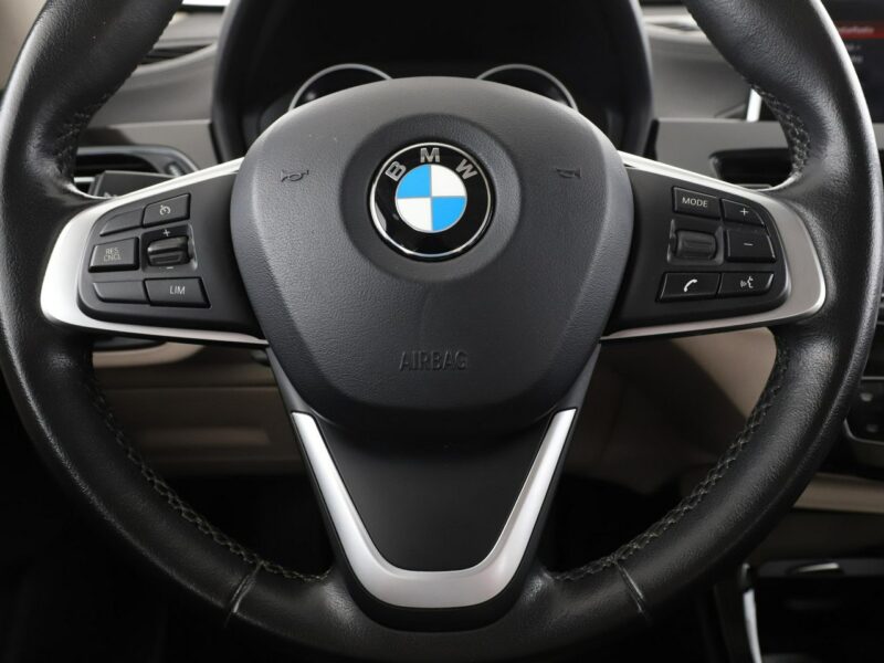 BMW X1 2.0D Automat xLine Klimatronik Tempomat Nawigacja Skóra ParkAssist PDC II (F48) (2015-)