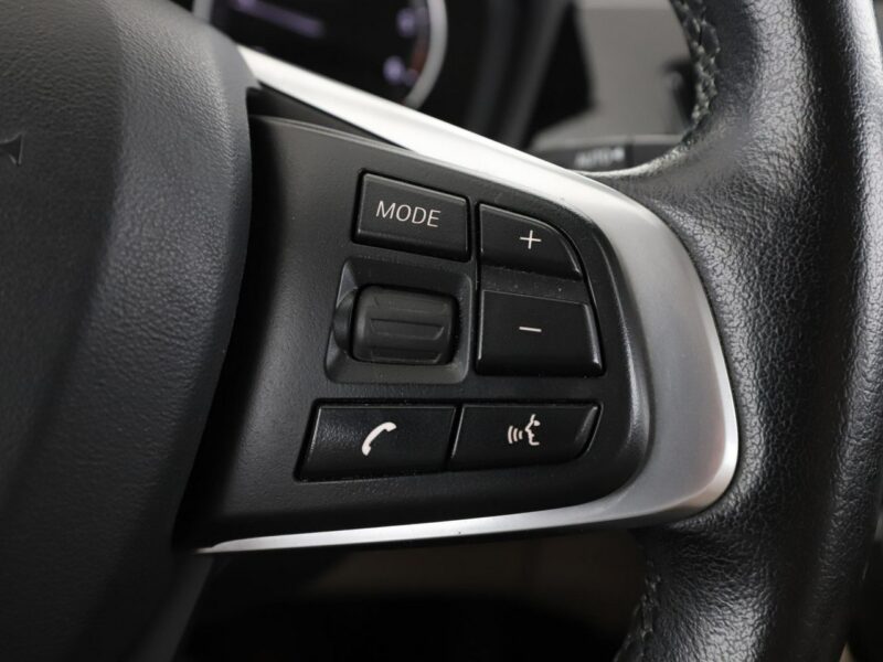 BMW X1 2.0D Automat xLine Klimatronik Tempomat Nawigacja Skóra ParkAssist PDC II (F48) (2015-)