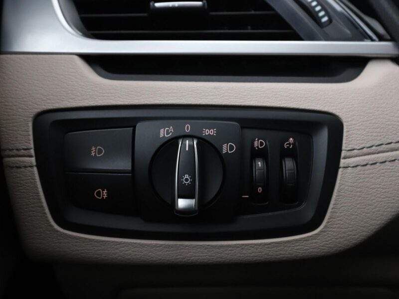 BMW X1 2.0D Automat xLine Klimatronik Tempomat Nawigacja Skóra ParkAssist PDC II (F48) (2015-)