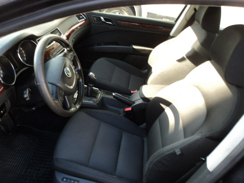 Škoda Superb sprzedam ładną SKODE SUPERB 2.0 TDI 170KM 2x komplet opon lato,zima GW II (2008-2015)