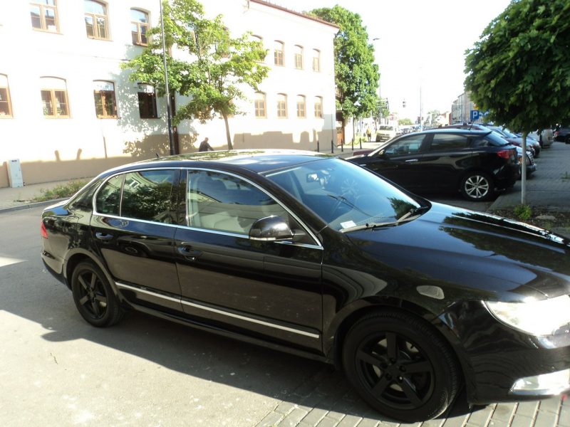 Škoda Superb sprzedam ładną SKODE SUPERB 2.0 TDI 170KM 2x komplet opon lato,zima GW II (2008-2015)