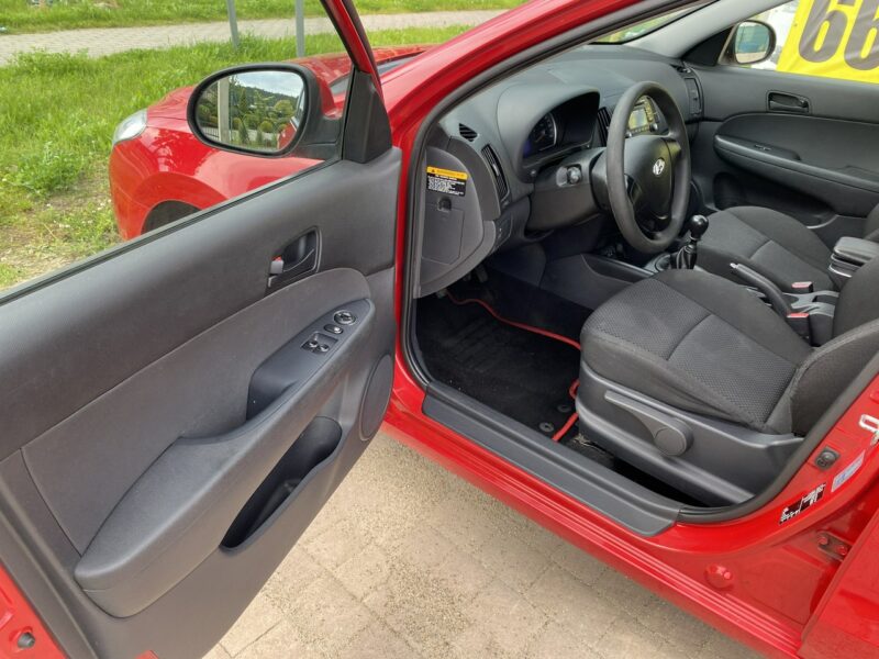 Hyundai i30 Niezawodna i mocna benzyna/Klimatyzacja/Isofix, niski przebieg/Aux,USB I (2002-2013)