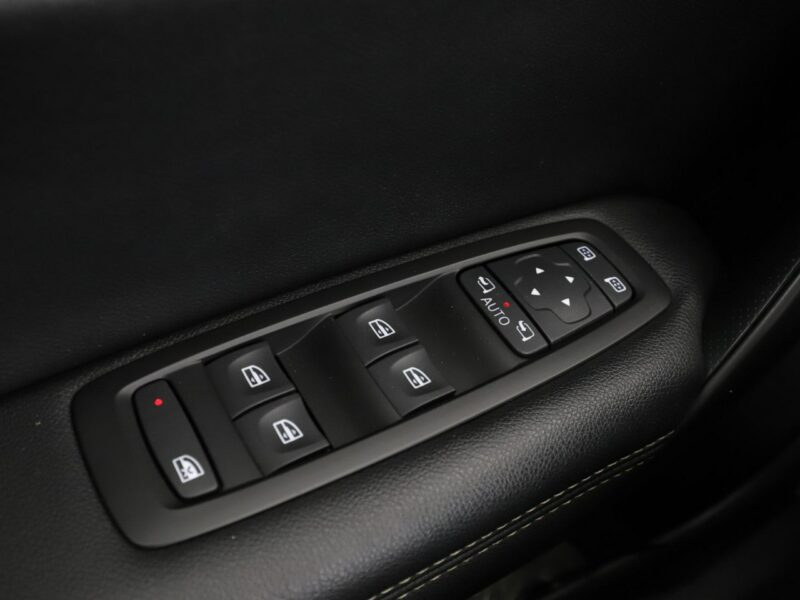 Renault Megane Automatyczna klimatyzacja czujniki parkowania przód i tył Bluetooth IV (2016-)