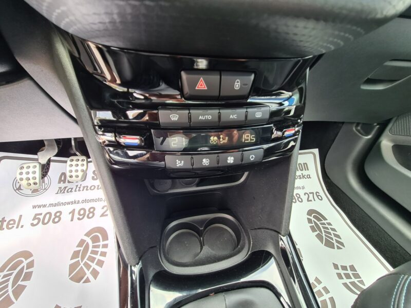 Peugeot 2008 Serwis SzklanyDach Navi PDC Kamera Półskóry GripControl Led Sensory I (2013-2019)
