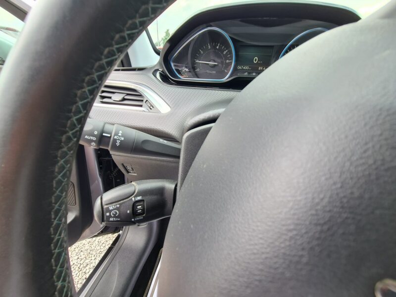 Peugeot 2008 Serwis SzklanyDach Navi PDC Kamera Półskóry GripControl Led Sensory I (2013-2019)