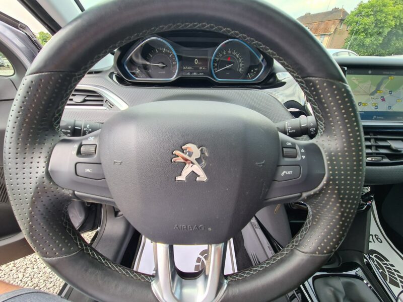 Peugeot 2008 Serwis SzklanyDach Navi PDC Kamera Półskóry GripControl Led Sensory I (2013-2019)