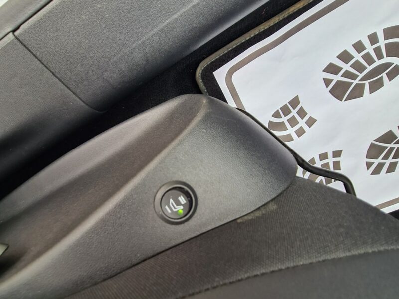 Peugeot 2008 Serwis SzklanyDach Navi PDC Kamera Półskóry GripControl Led Sensory I (2013-2019)