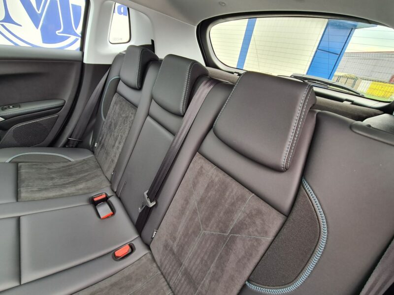 Peugeot 2008 Serwis SzklanyDach Navi PDC Kamera Półskóry GripControl Led Sensory I (2013-2019)