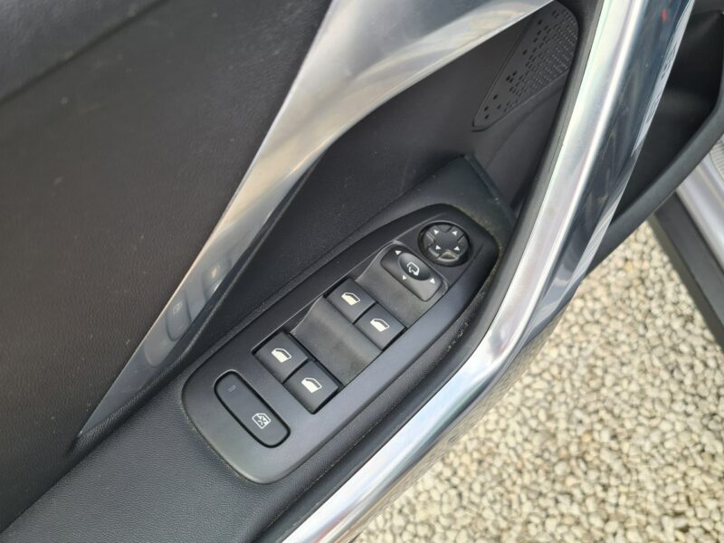 Peugeot 2008 Serwis SzklanyDach Navi PDC Kamera Półskóry GripControl Led Sensory I (2013-2019)