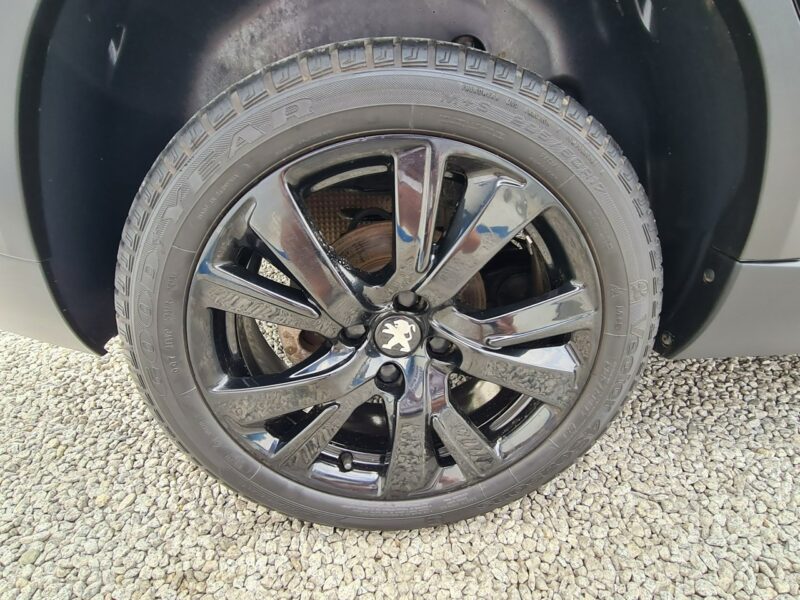 Peugeot 2008 Serwis SzklanyDach Navi PDC Kamera Półskóry GripControl Led Sensory I (2013-2019)