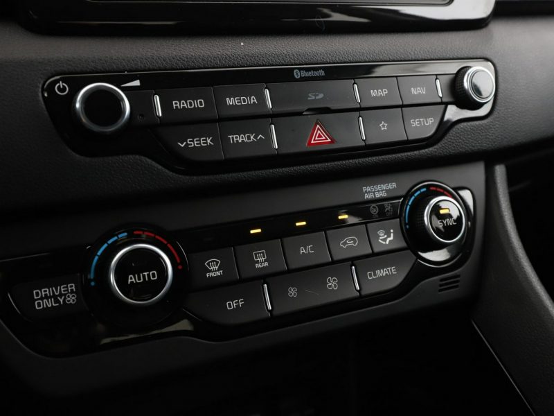 Kia Niro 1.6 Hybrid Edition7 Klimatronik Tempomat Nawigacja Półskóra Kamera PDC