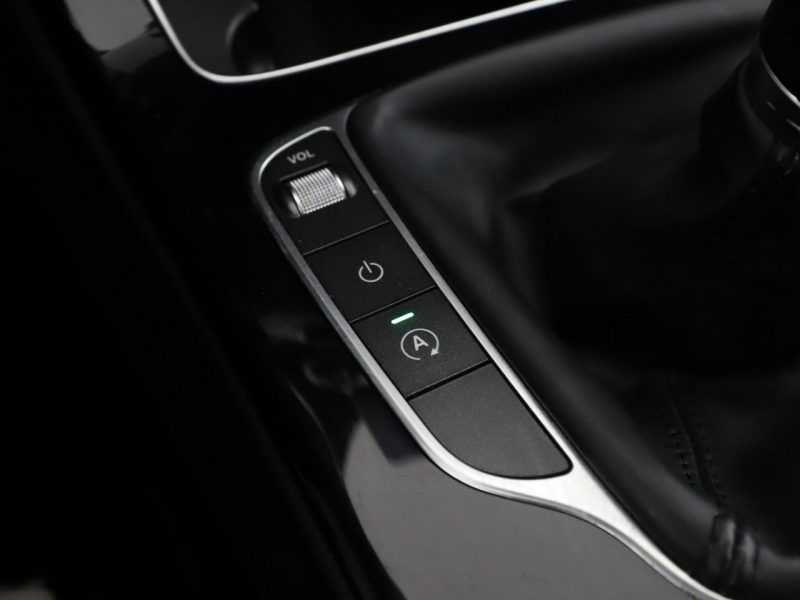 Mercedes C 200 jasne skóry navi el. sterowane i ogrzewane fotele czujniki parkowania W205 (2014-2021)