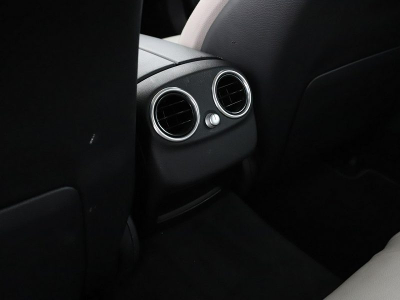 Mercedes C 200 jasne skóry navi el. sterowane i ogrzewane fotele czujniki parkowania W205 (2014-2021)