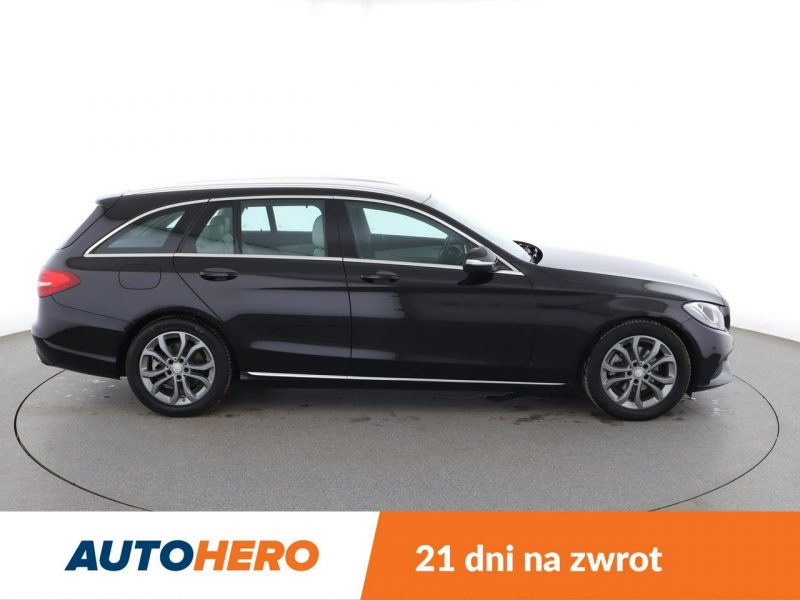 Mercedes C 200 jasne skóry navi el. sterowane i ogrzewane fotele czujniki parkowania W205 (2014-2021)