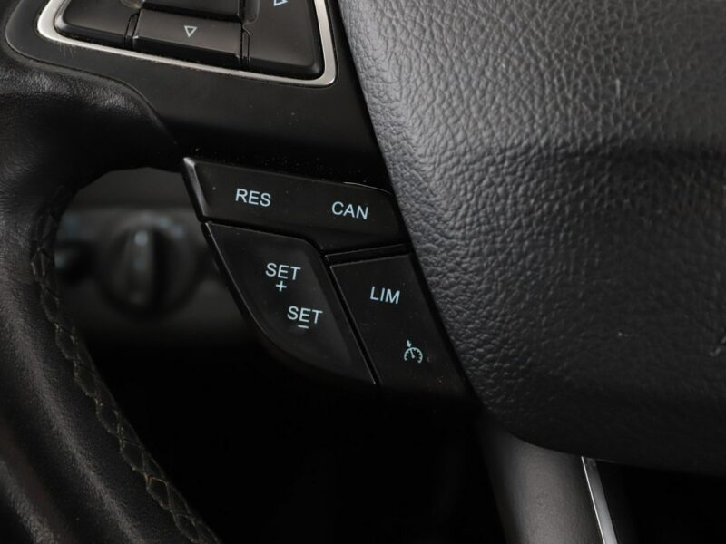Ford Kuga 4x4 navi klima auto czujniki parkowania grzane fotele II (2012-)