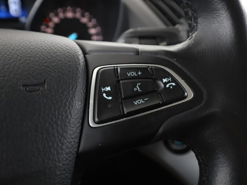 Ford Kuga 4x4 navi klima auto czujniki parkowania grzane fotele II (2012-)