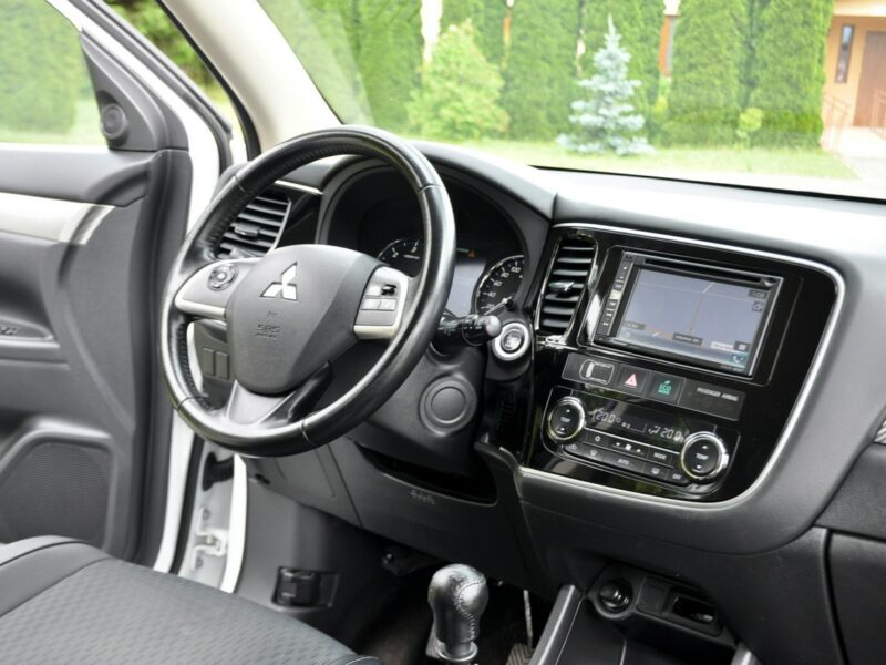 Mitsubishi Outlander 2.2DI-D(150KM)*4WD*Duża Navi*Skóry*Reling*Klimatronik*I Wł*Alu19"ASO III (2012-)