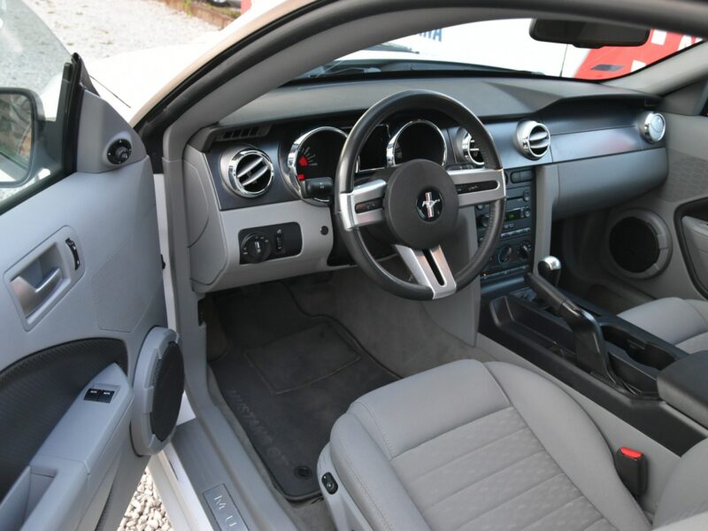 Ford Mustang GT 4.6 V8 305KM Manual 2006r. Klima TEMPOMAT 17" ZADBANY Polecam V (2005-2014)