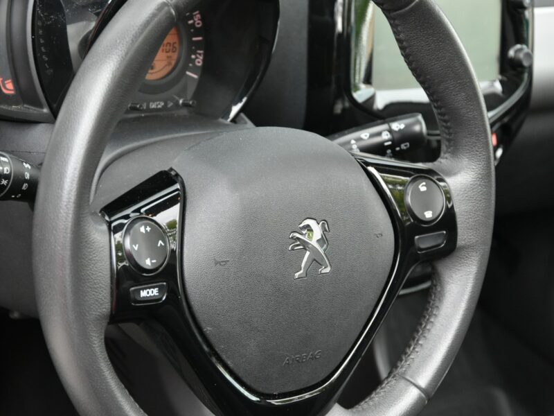 Peugeot 108 1.2 BENZYNA 82KM 2015r. Climatronic fallDach Tablet LED isofix Kamera